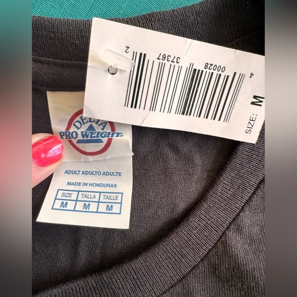 NWT DELTA PRO WEIGHT Me? Sarcastic? Never. Black Short Sleeve T White Letters M - Picture 3 of 6
